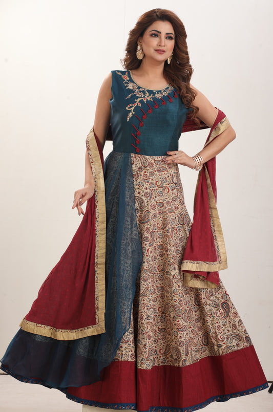 CASUAL GOWN