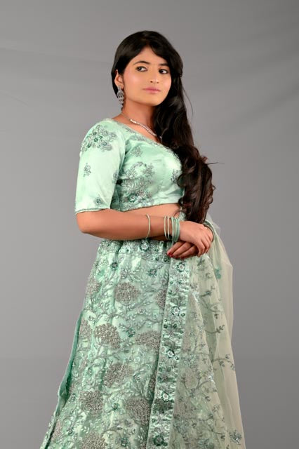 GIRLISH GHAGRA ODHNI
